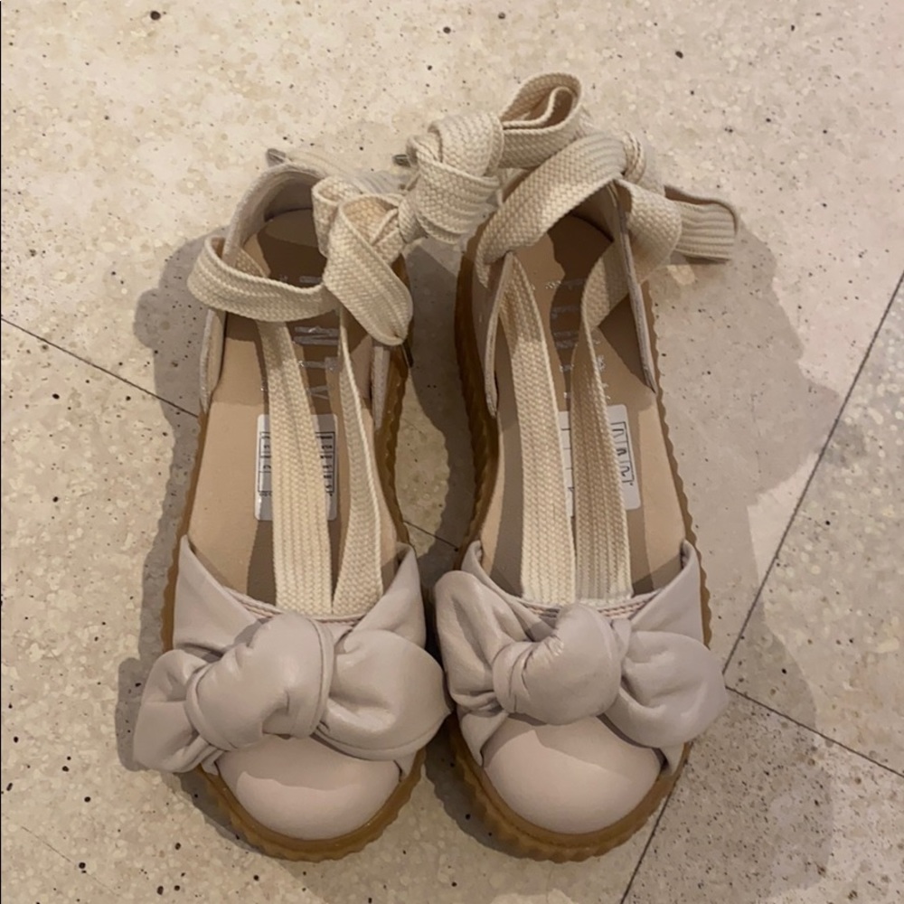 Puma never worn wrap shoes fit like a 6.5